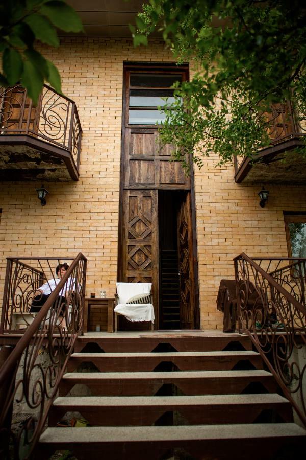 Art House Kutateli Hotel Tskaltubo Buitenkant foto